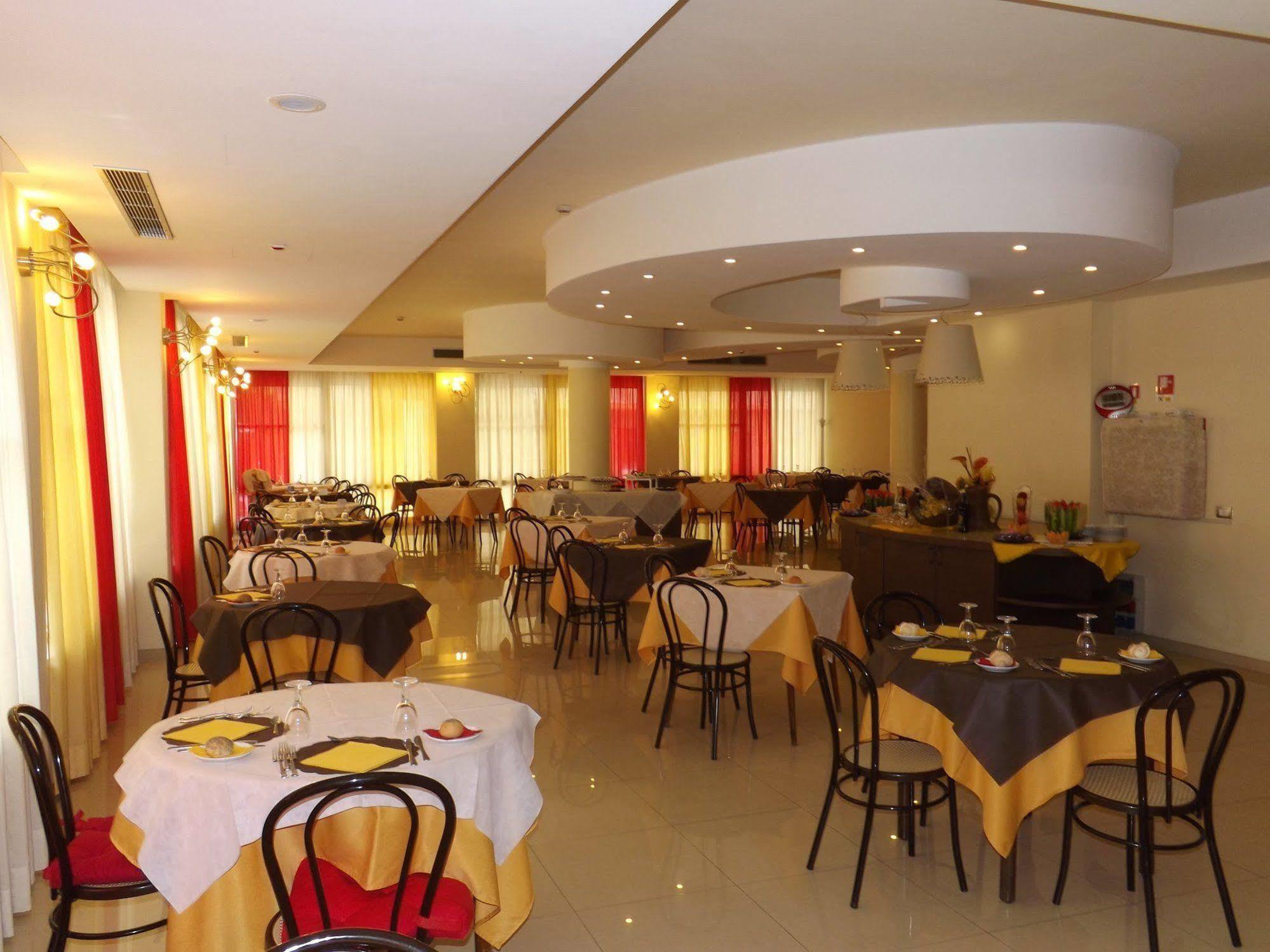 Hotel Mimosa Bellaria-Igea Marina Buitenkant foto