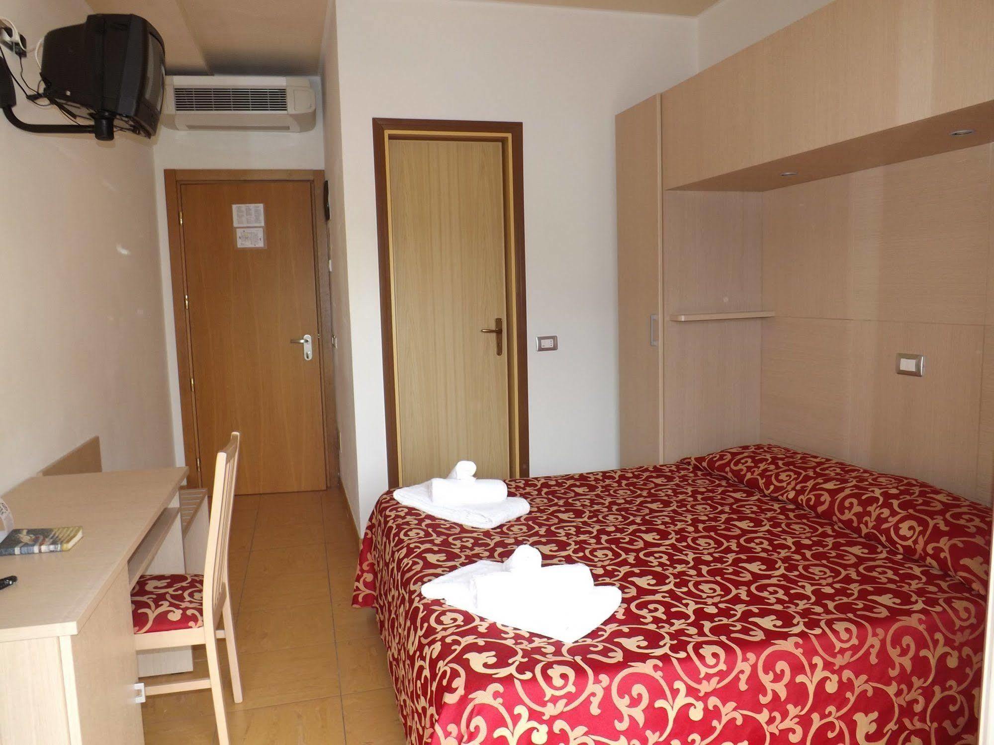Hotel Mimosa Bellaria-Igea Marina Buitenkant foto