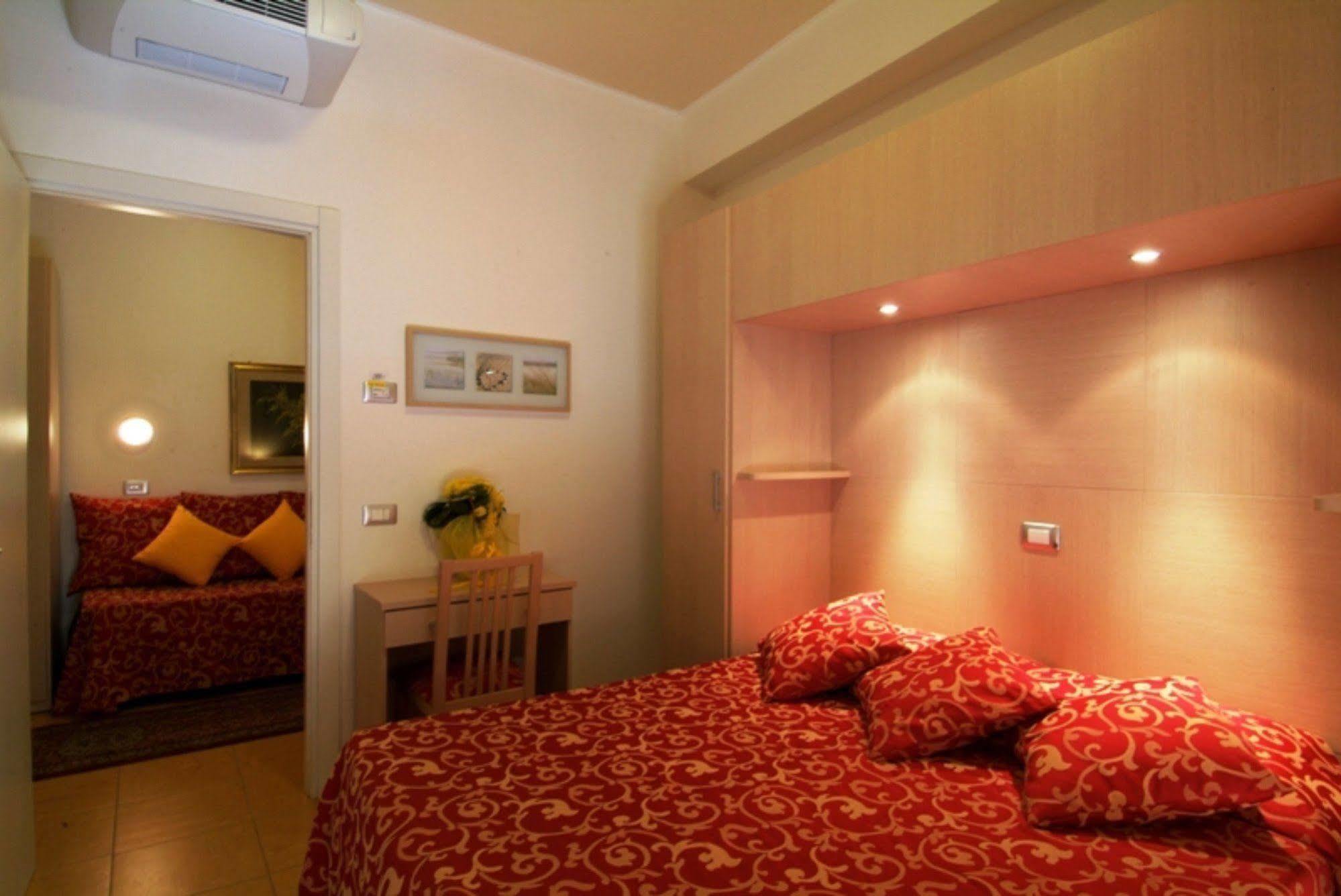 Hotel Mimosa Bellaria-Igea Marina Buitenkant foto