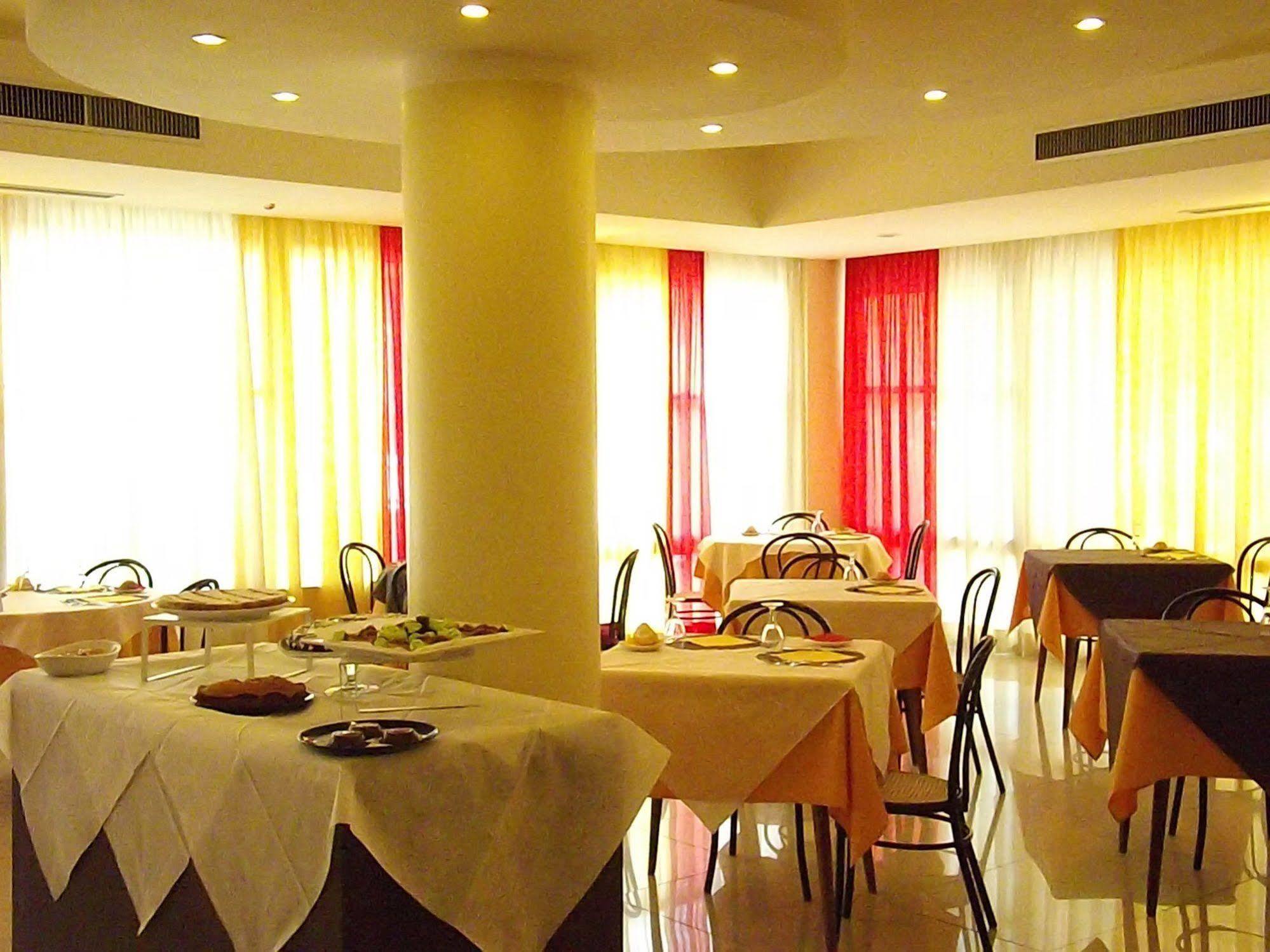 Hotel Mimosa Bellaria-Igea Marina Buitenkant foto