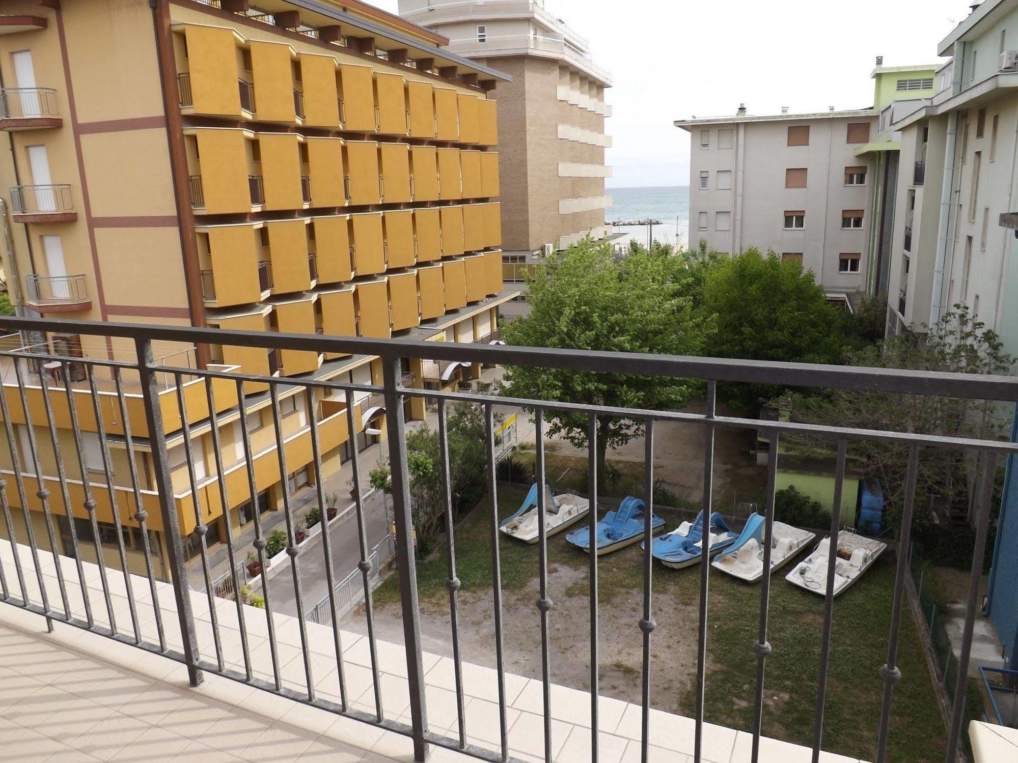 Hotel Mimosa Bellaria-Igea Marina Buitenkant foto